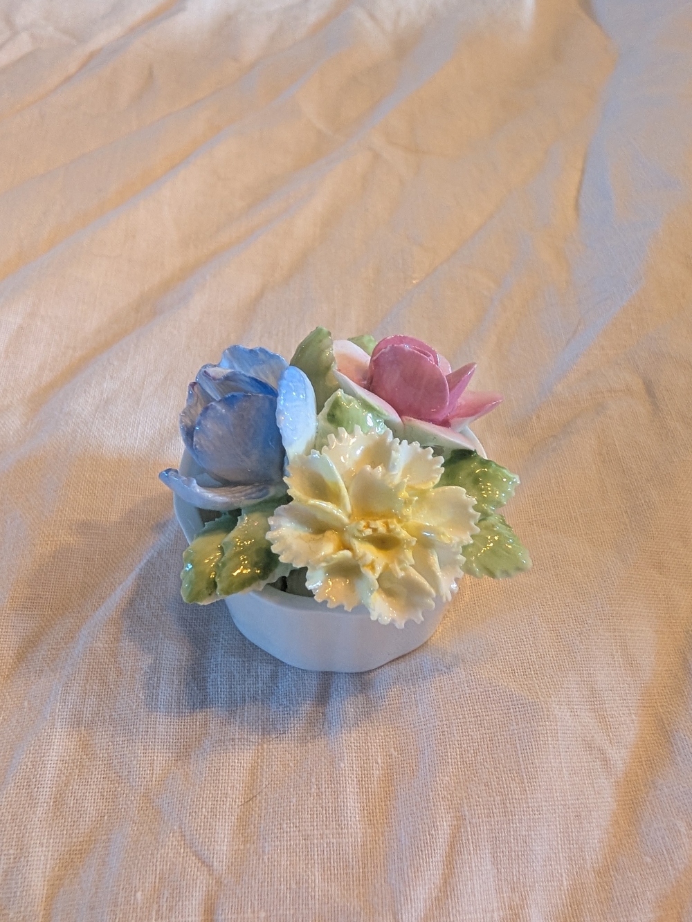 2/40$ Royal Doulton Porcelain Floral trinket in Blue, Pink, Yellow and Green